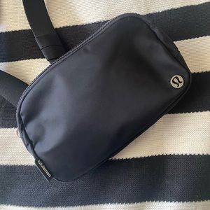 Lululemon Everywhere Belt Bag - Extended Strap barely used
